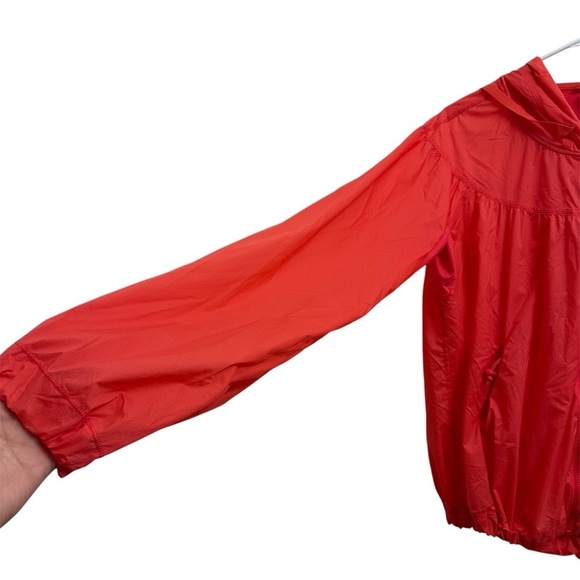 Lululemon wing breaker rain jacket with hoodie - Picture 2 of 8